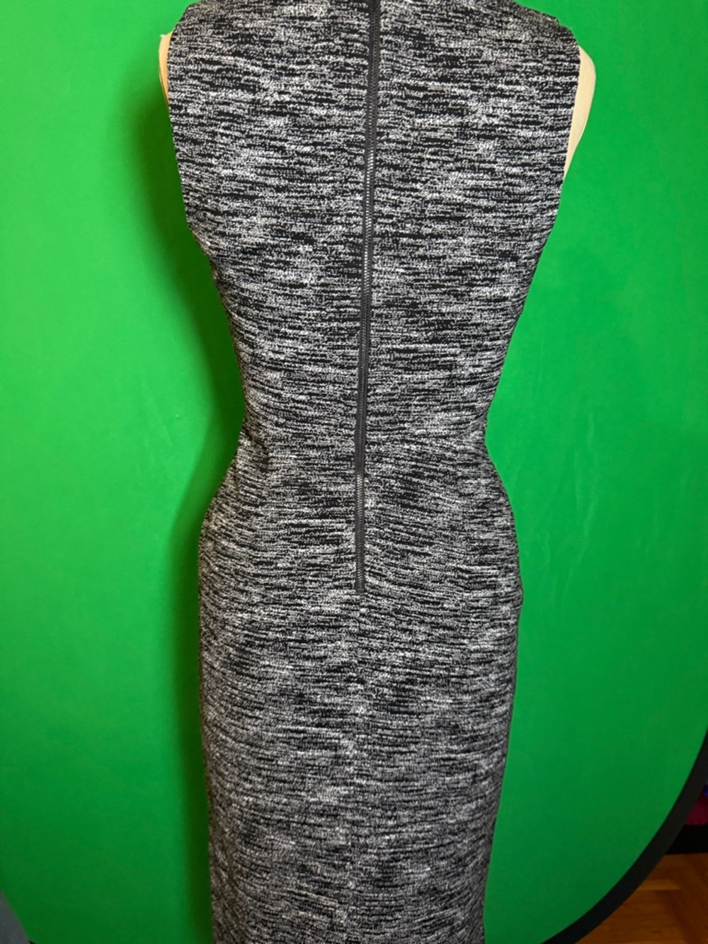 Alice + Olivia Carissa Gray Faux Wrap Dress Size 0 Sleeveless Sheath - Picture 8 of 17